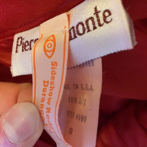 Red pants with black stars, fits like a size 6 - Picture 14 of 15